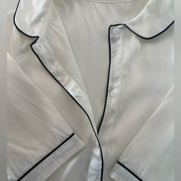 Silk blend pajama size 9-12 months unisex white w/black trim - Picture 5 of 11